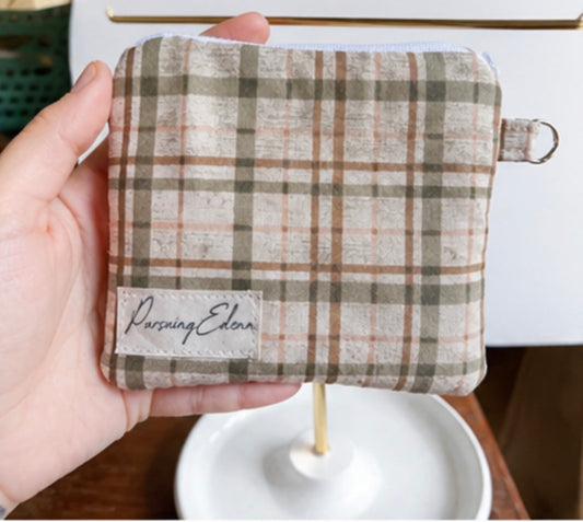 Flannel Zipper Pouch | Handmade Coin Purse |
Neutral Card Holder