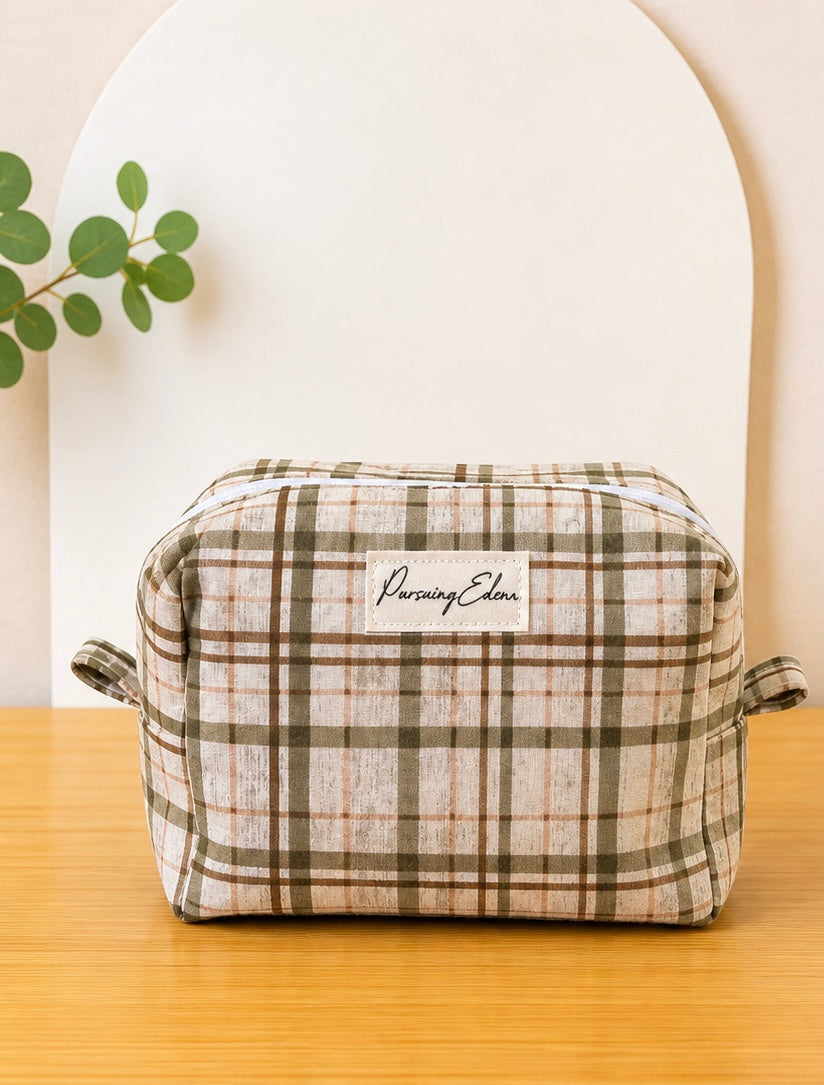 Rustic Neutral Plaid Makeup Bag | Quilted
Cosmetic & Toiletry Pouch