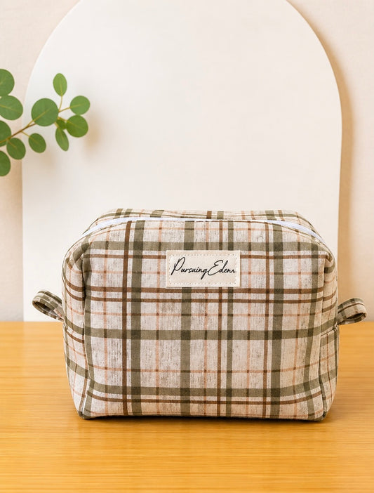 Rustic Neutral Plaid Makeup Bag | Quilted
Cosmetic & Toiletry Pouch